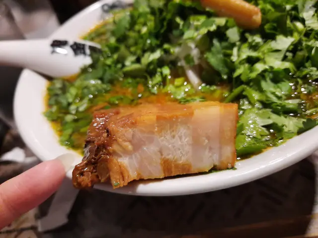 芫茜辣麻味噌拉麵