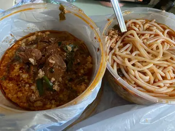 麻辣米線  豬肚絲  腩肉