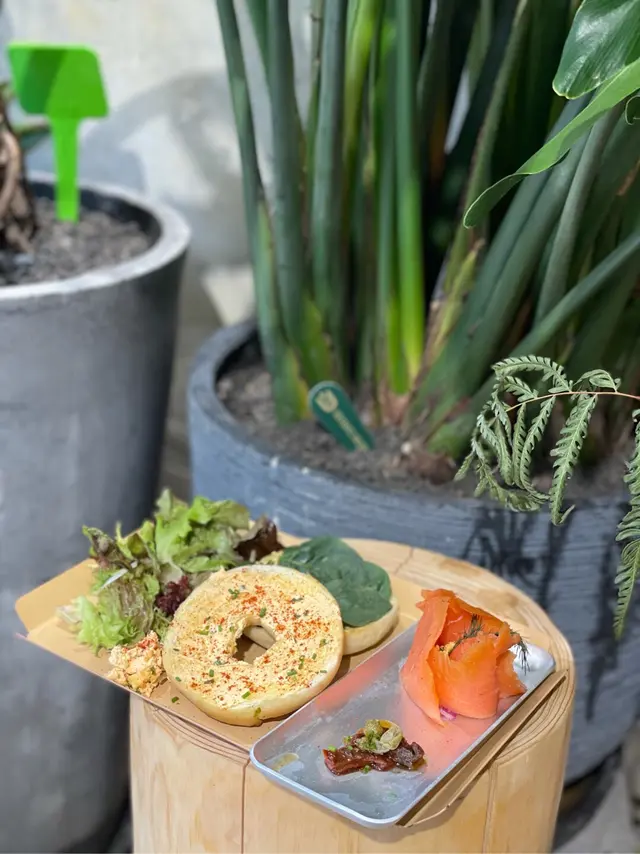 煙三文魚菠菜bagel
