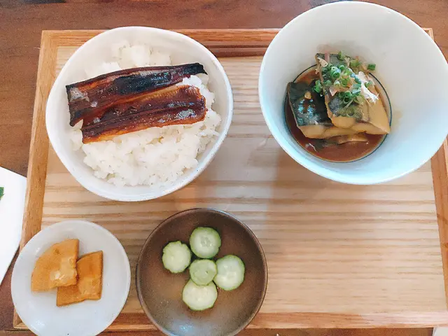 炸鰻魚 味噌煮鲭魚定食
