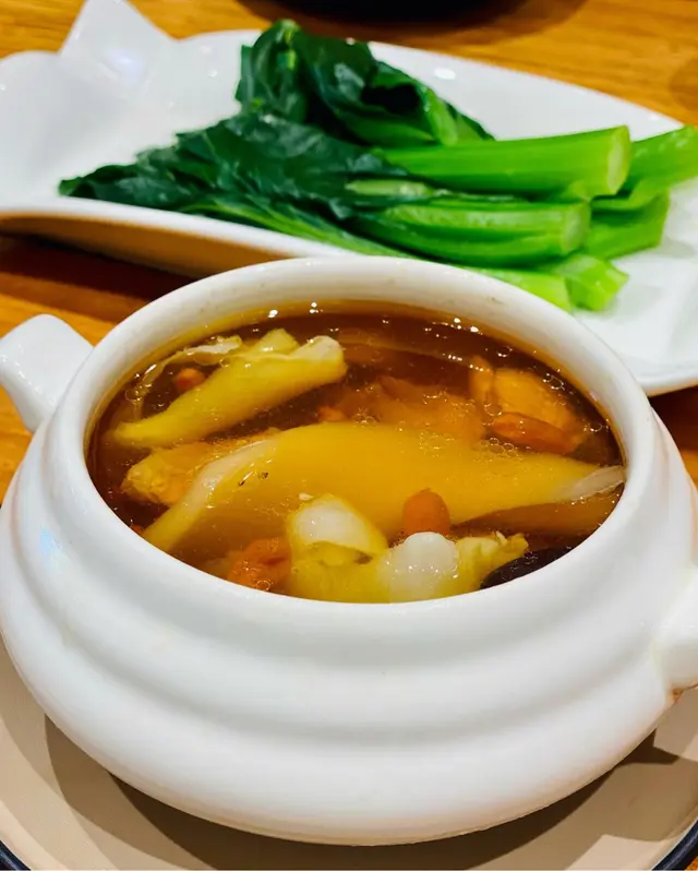   花膠螺頭燉赤肉