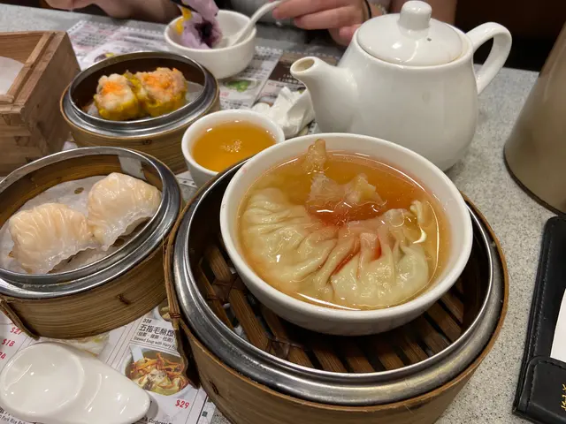 魚翅灌湯餃