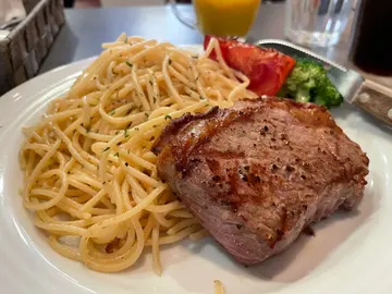 西冷牛扒  意粉加底