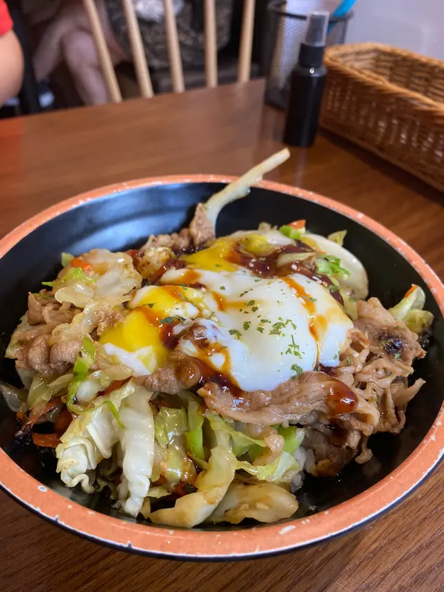 汁燒牛肉溫泉蛋拌飯