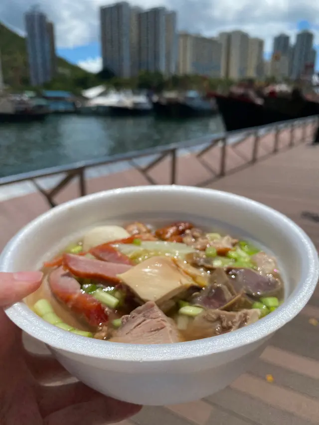 本身想要淨魚旦粉,  但流叔好似扮聽唔到.  好彩其他餸都ok  (雖然平時單點我全部唔會要XD).  有特式又有趣既體驗  (35度係街食hahahaah)