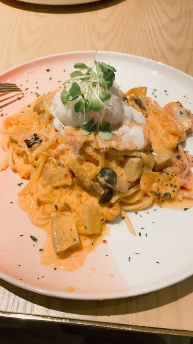 韓式卡邦尼配溫泉蛋意粉