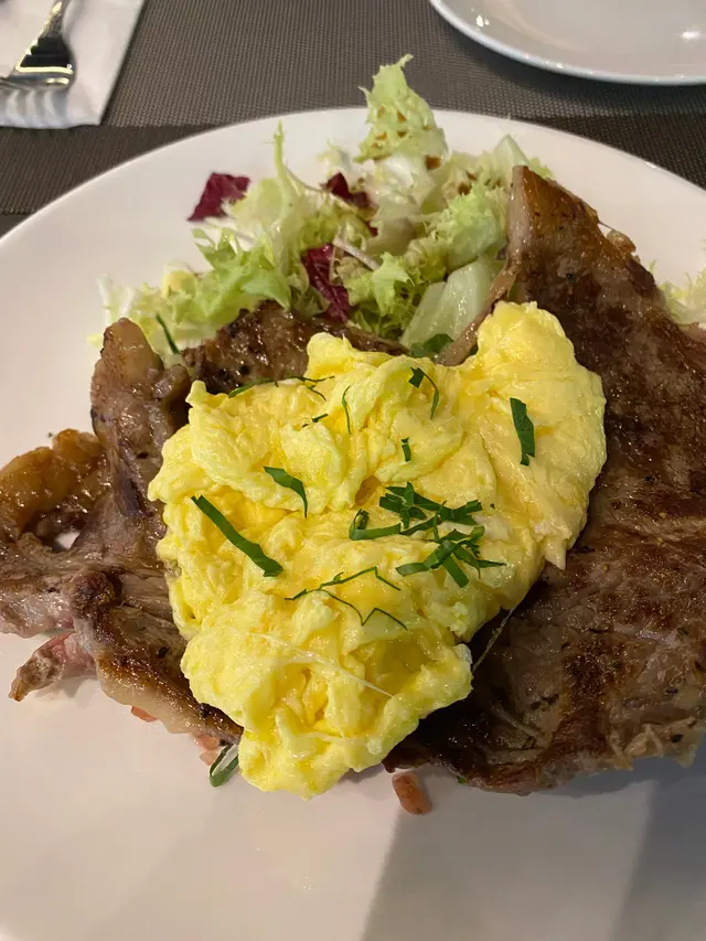 Ribeye  steak  with  2  eggs