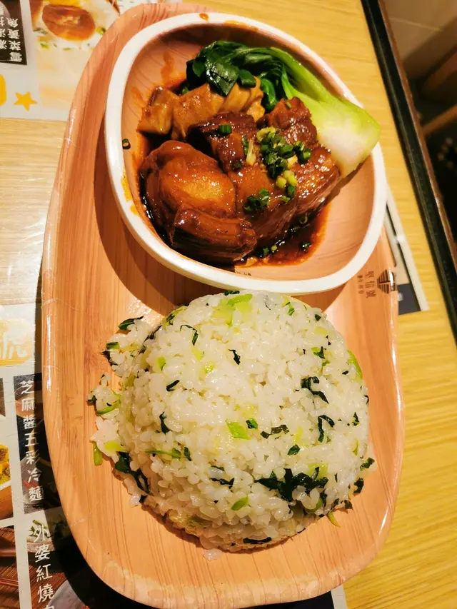 外婆紅燒肉菜飯