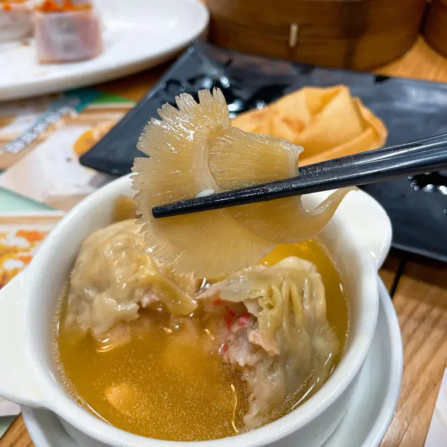 魚翅灌湯餃