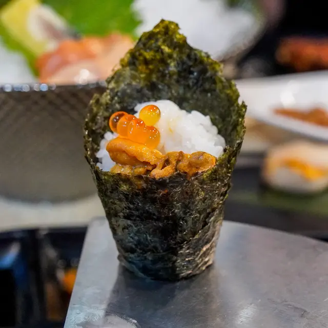 海膽甘蝦三文籽手卷