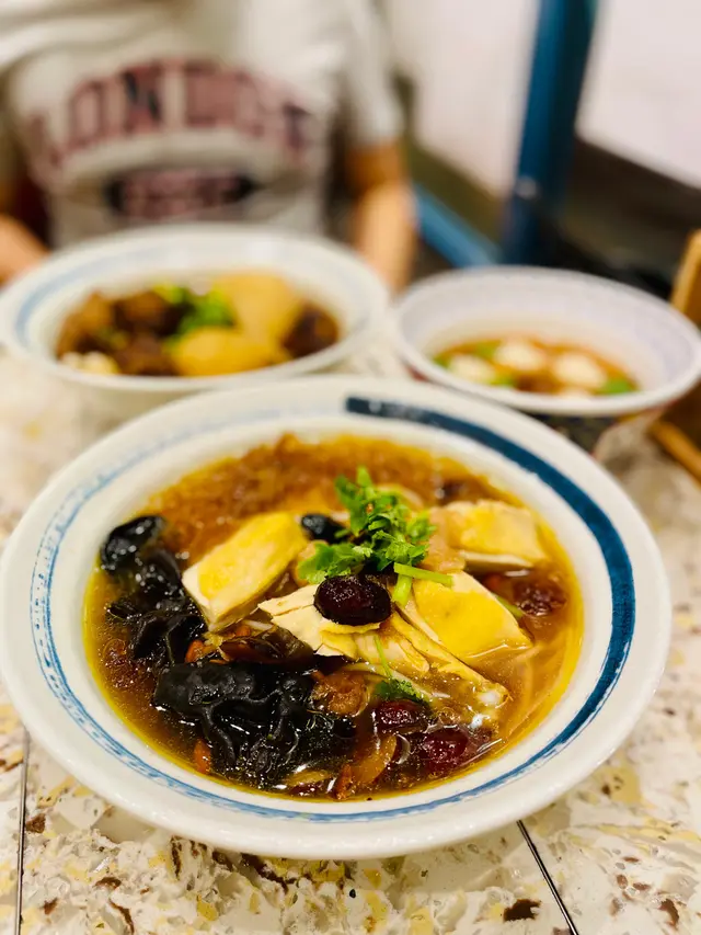 桃膠藥膳農場雞米線