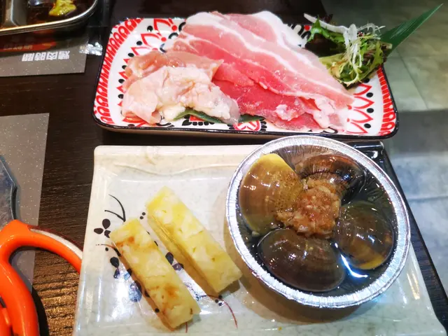 五花肉燒完夠香脆,而雞脾肉啖啖肉