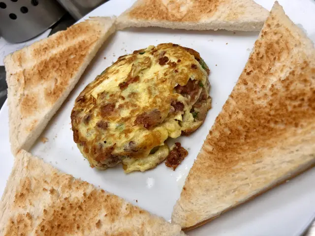 蛋鹹牛肉加多士  🍳🧂🐮🥪