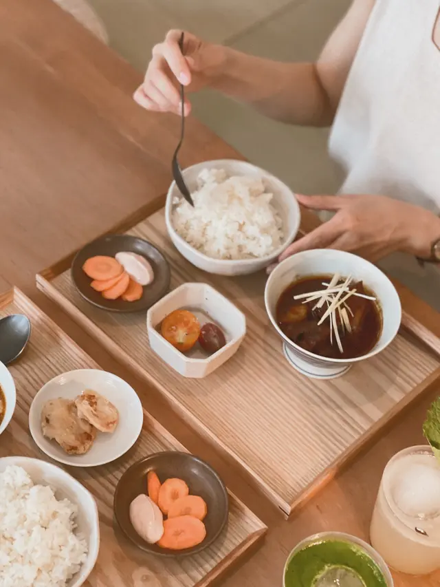 紅酒味噌燉和牛面頰肉定食