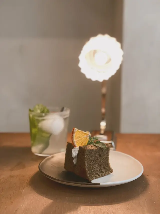 靜岡特上焙茶戚風伴糖漬梨 