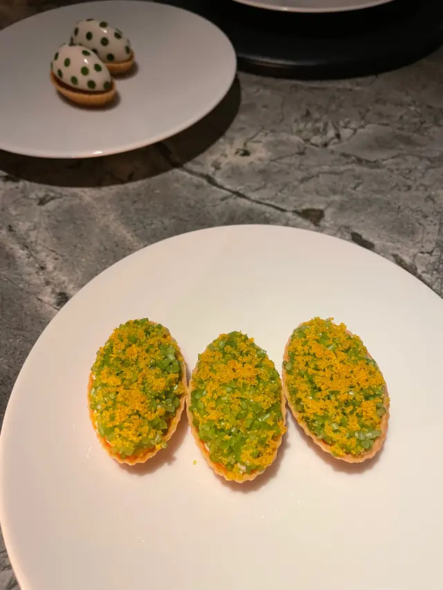 烏魚子配雪魚醬塔