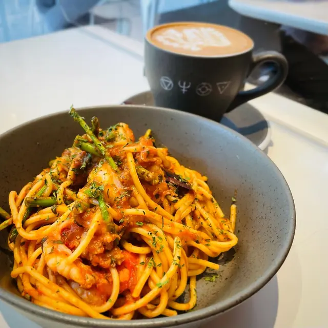 香煎虎蝦配蘆筍辣蕃茄汁意粉