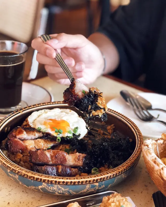 24 小時慢煮伊比利亞叉燒煎蛋豬油撈飯