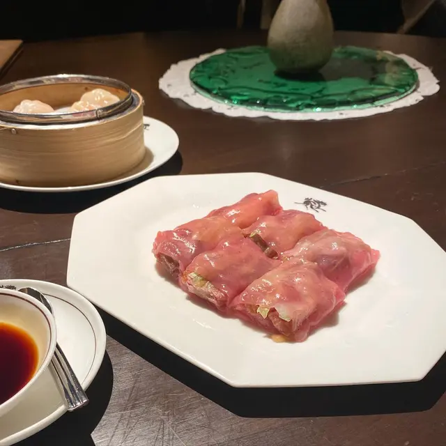 梅菜皇匈牙利鬈毛豬紅米叉燒腸粉