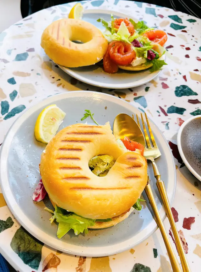 太為食,偷吃了一口😋😂