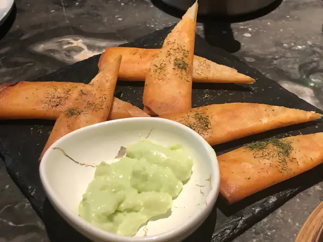 脆口，同食開嘅鮮蝦春卷係唔一樣。當然，整埋個Wasabi醬，itchiban!