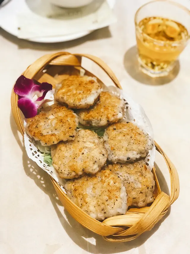 香煎黑松露手打蓮藕墨魚餅