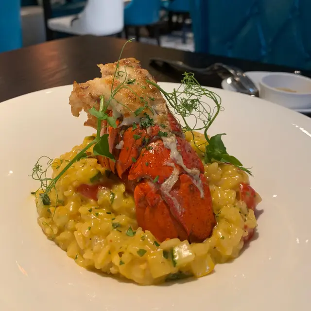 烤龍蝦尾配海膽燴意大利飯