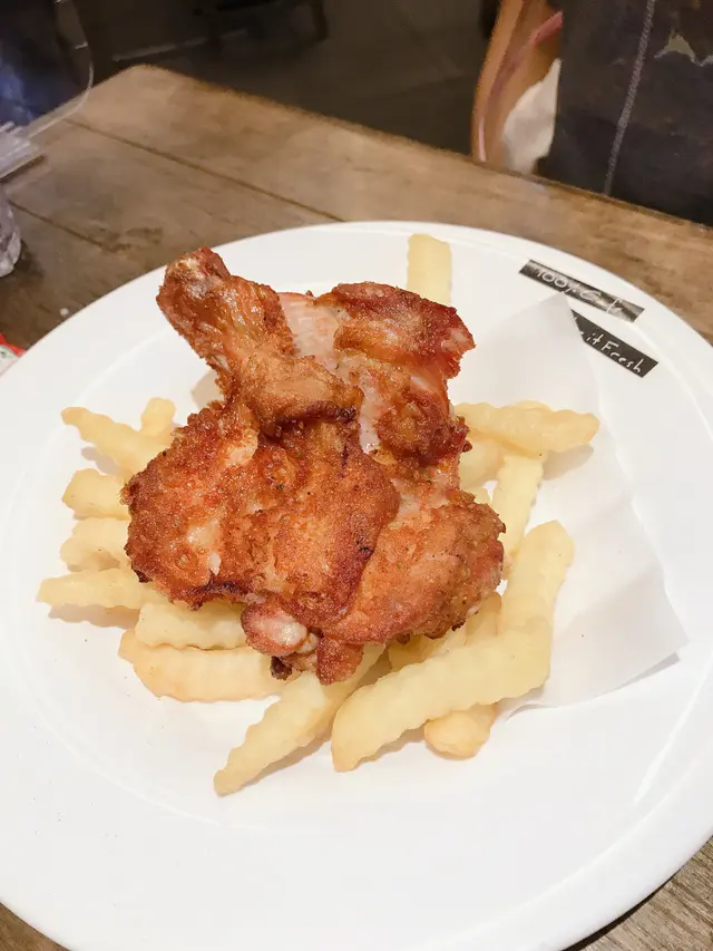 原隻炸雞髀配薯條