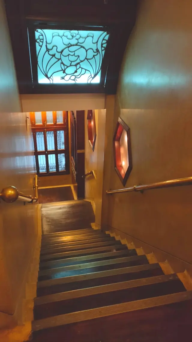 行上3樓唔好搭𨋢，要行樓梯，因為樓梯好靚