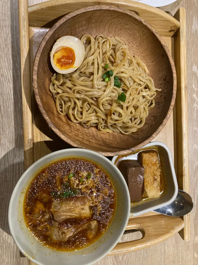台式麻辣半筋半牛肉手工拌麵套餐