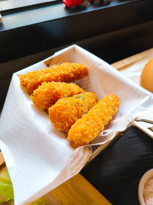 🔸熱辣辣，炸粉好薄
🔸肉好嫩滑