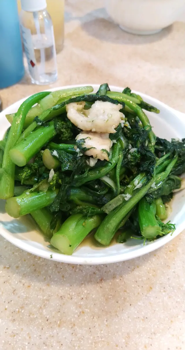 午市套餐 蒜蓉菜心苗炒肉片連白飯例湯和飲品