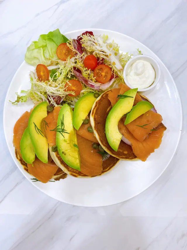 牛油果三文魚pancake  