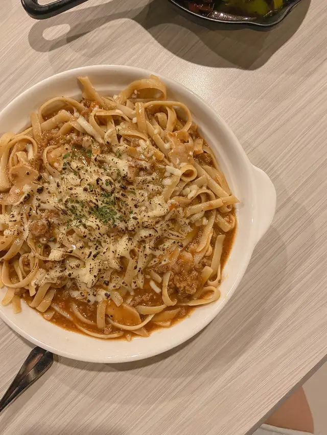 意式芝士焗肉醬闊條麵