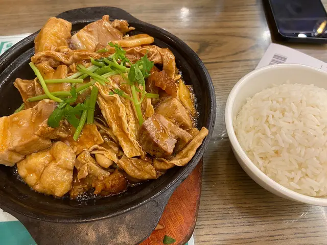 蒜子枝竹豆卜火腩煲