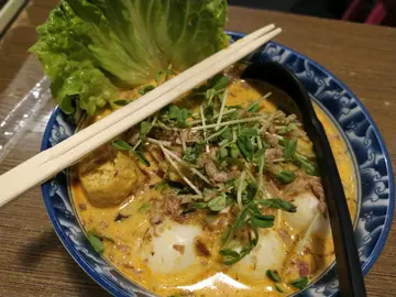 Singapore fish ball noodle laksa