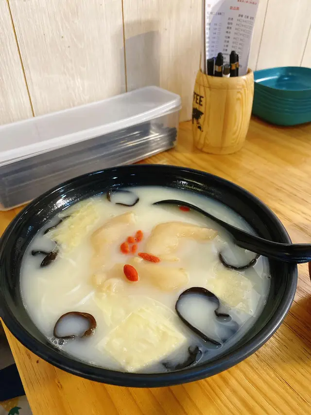 花膠雞濃湯米線