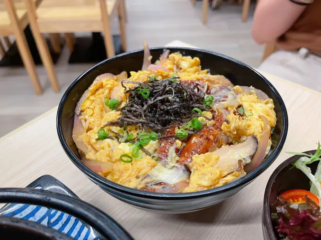 滑蛋饅魚丼