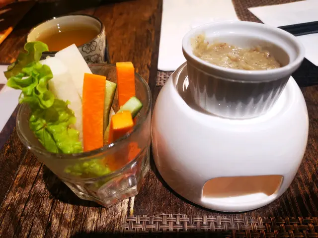 鯷魚醬相當香濃鮮味，配合蔬菜食很開胃