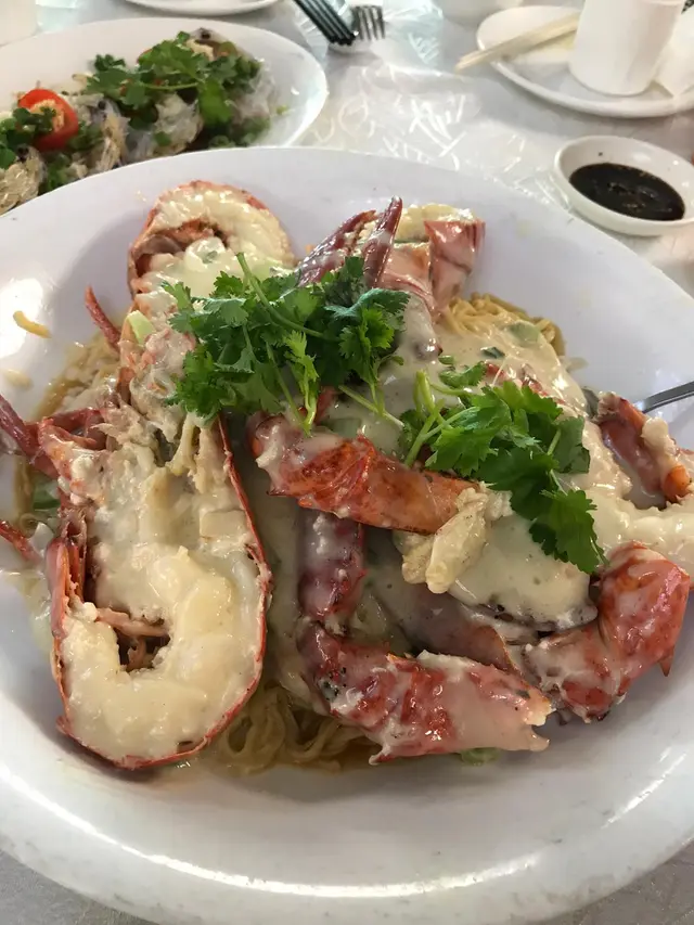 芝士牛油焗龍蝦伊面底