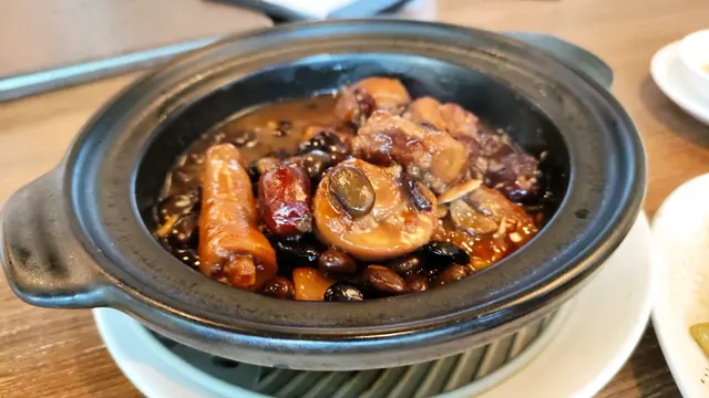 紅棗烏豆豬尾煲