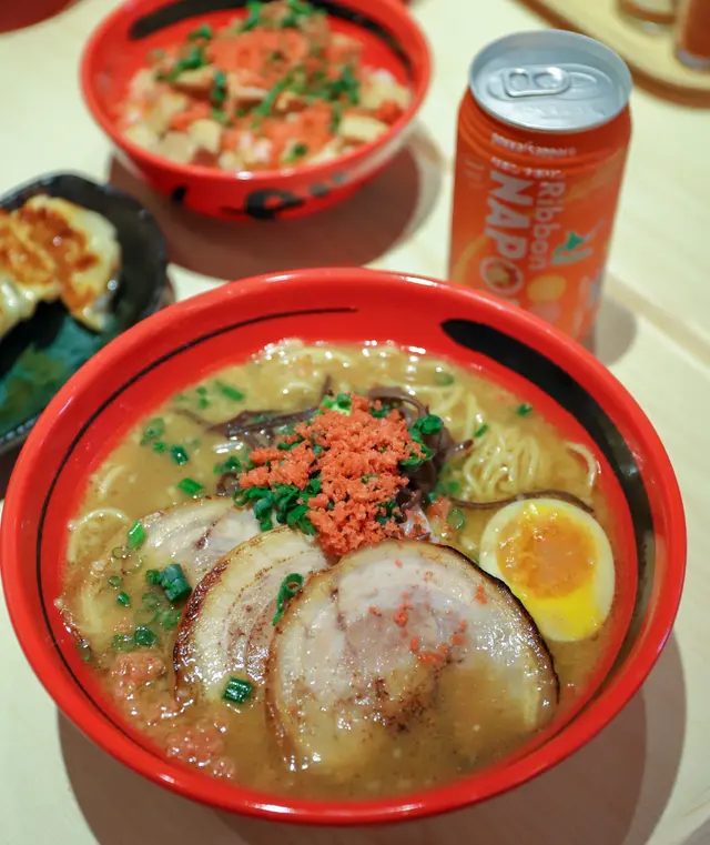 黑蒜叉燒蝦湯拉麵