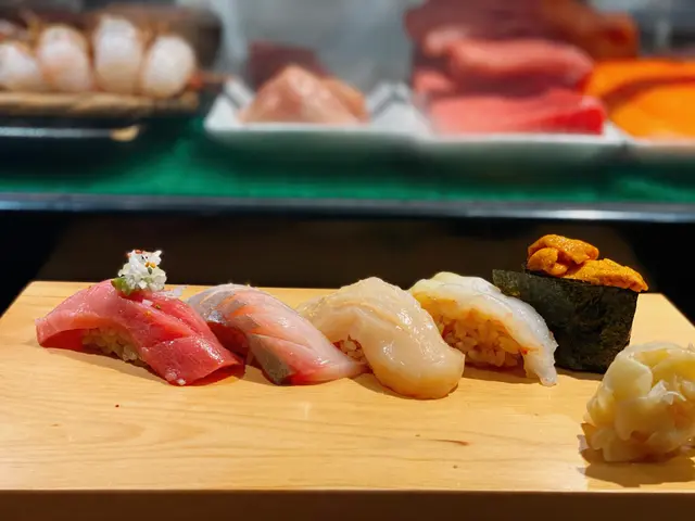 立鮨特上壽司拼盤 