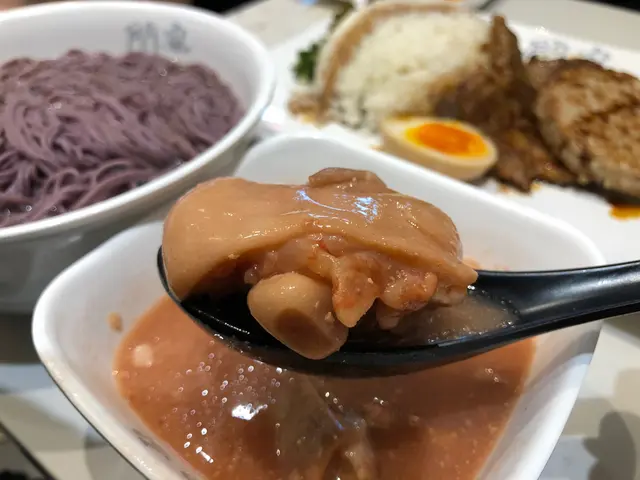 家傳炆豬手紫薯麵