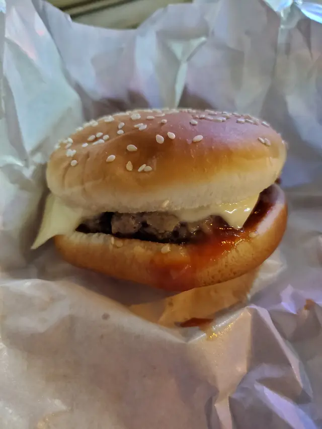 芝士黑椒牛肉漢堡