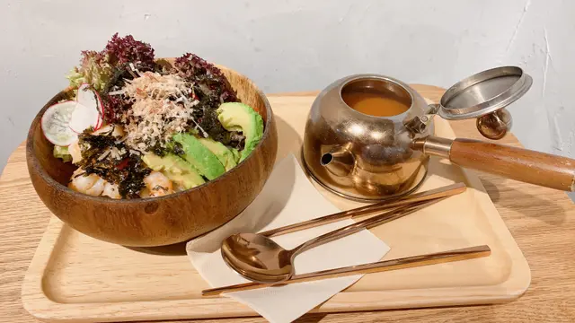 龍蝦湯配牛油果大蝦稻庭烏冬 