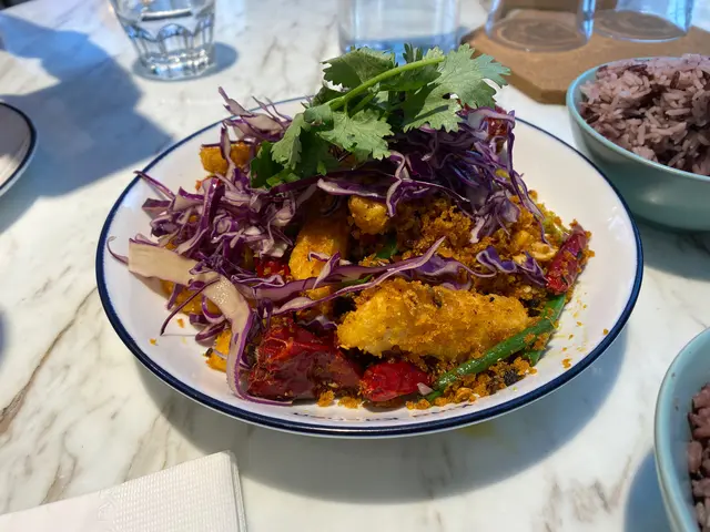 避風塘炸植物魚塊配紫梅米飯