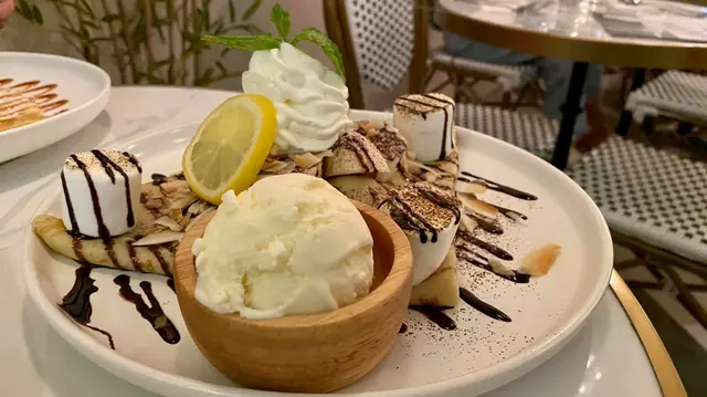 法式班戟 (榛子朱古力、香蕉、棉花糖、忌廉)