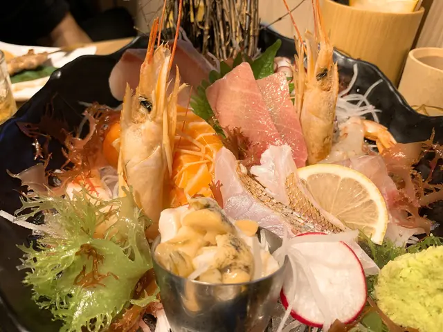 蜜柑鯛帶有淡淡橘香,
赤海蝦好大隻,蝦肉入口軟嫩又不失口感,
粒貝爽脆鮮甜!