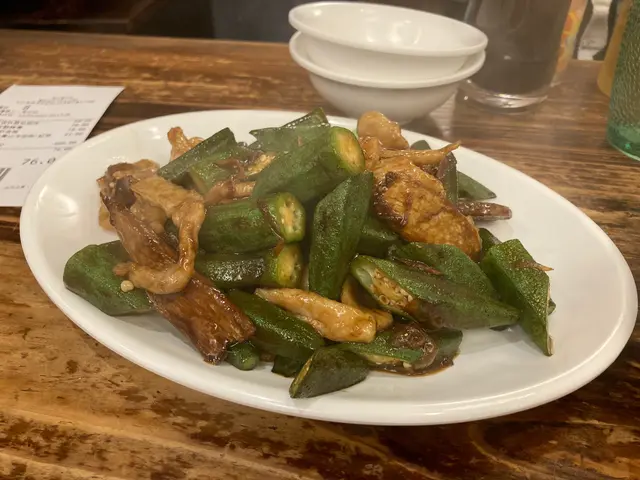 蔥油秋葵松板肉